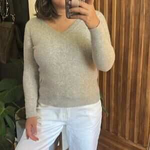 VINCE 100% Cashmere V neck Hip Length Sweater. Size S